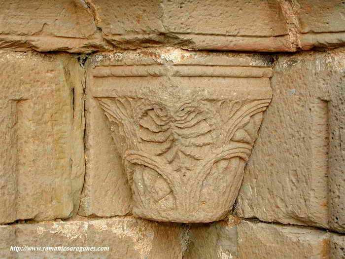 CAPITEL INTERIOR DEL LADO OESTE